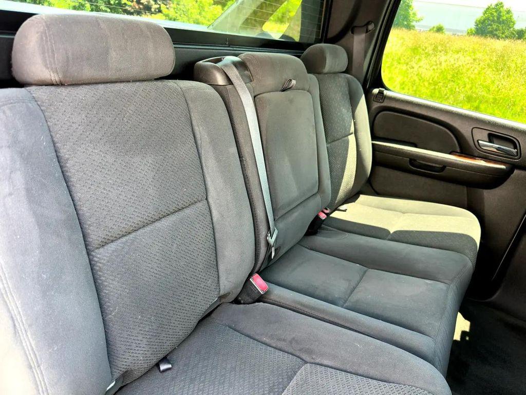used 2007 Chevrolet Avalanche car, priced at $11,495