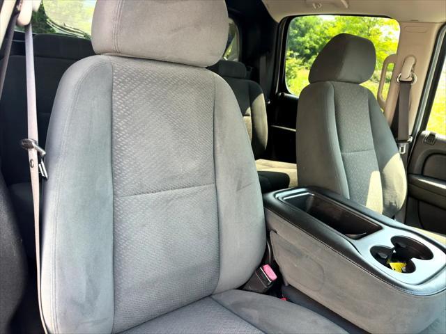 used 2007 Chevrolet Avalanche car, priced at $12,995
