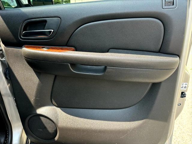 used 2007 Chevrolet Avalanche car, priced at $12,995