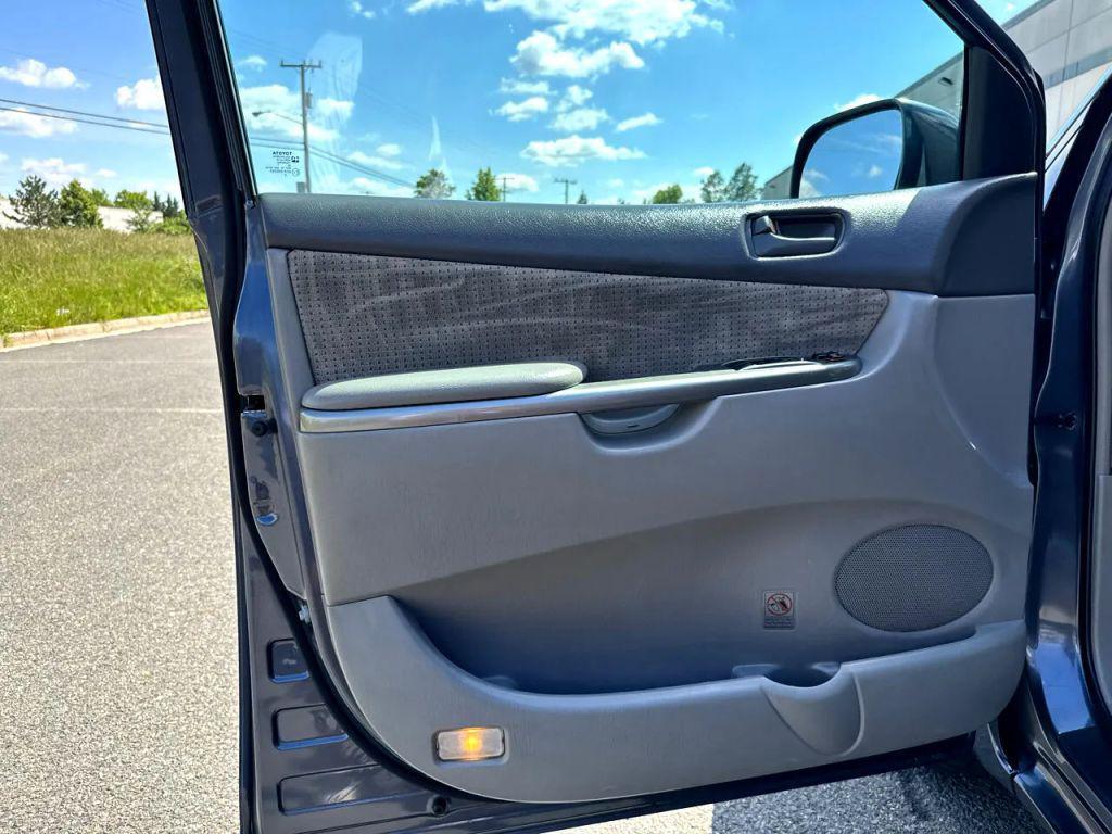 used 2007 Toyota Sienna car, priced at $6,495
