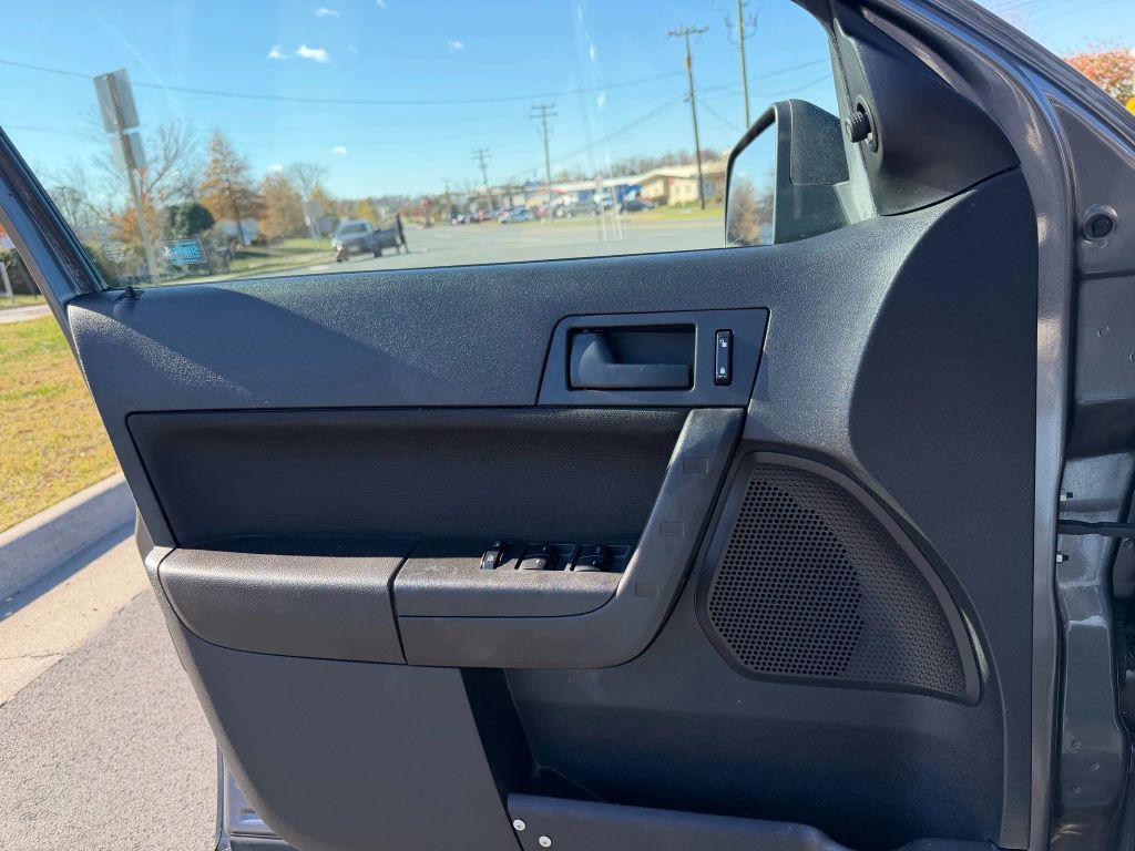 used 2009 Ford Focus car, priced at $5,495