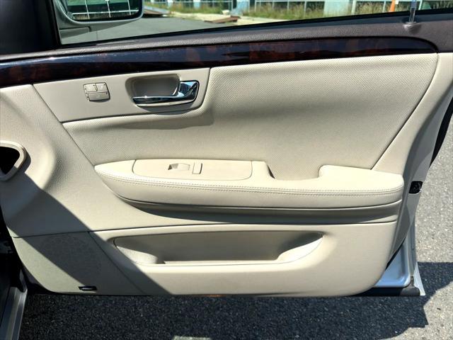 used 2010 Cadillac DTS car, priced at $8,995
