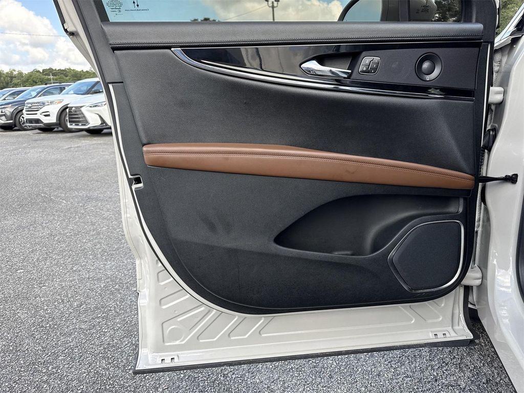 used 2023 Lincoln Nautilus car, priced at $43,900