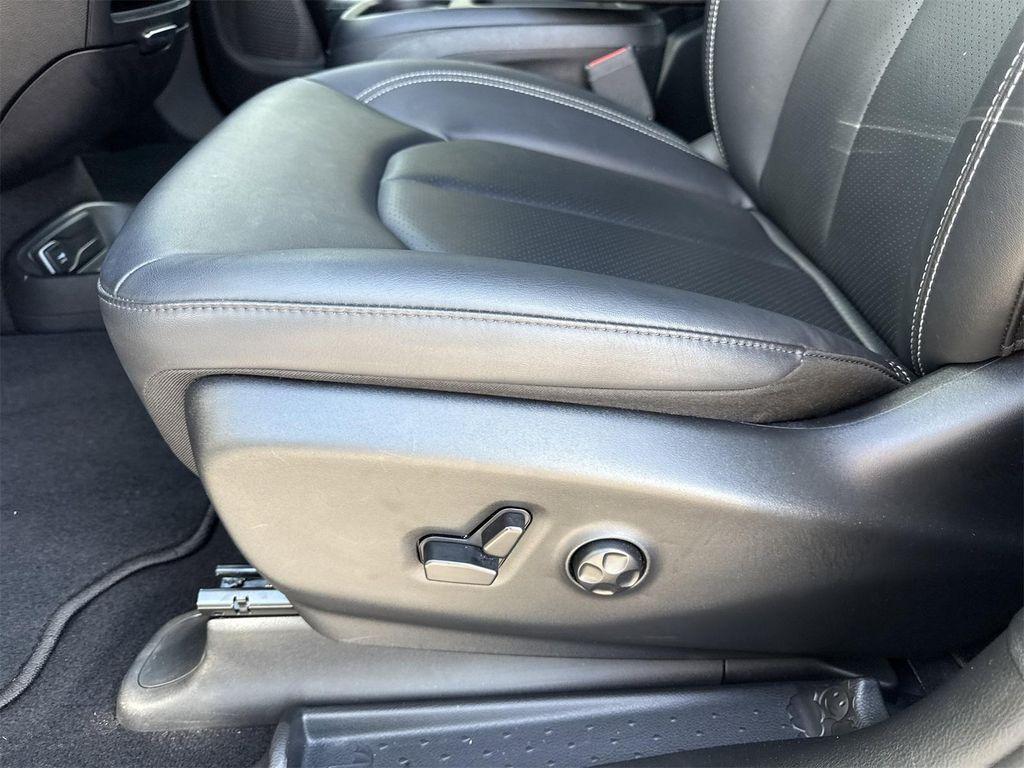 used 2025 Chrysler Pacifica car, priced at $36,900