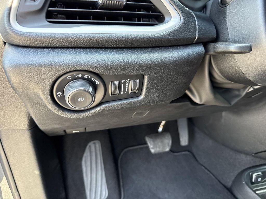 used 2025 Chrysler Pacifica car, priced at $36,900