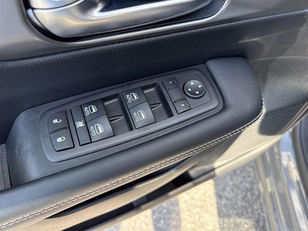 used 2025 Chrysler Pacifica car, priced at $36,900