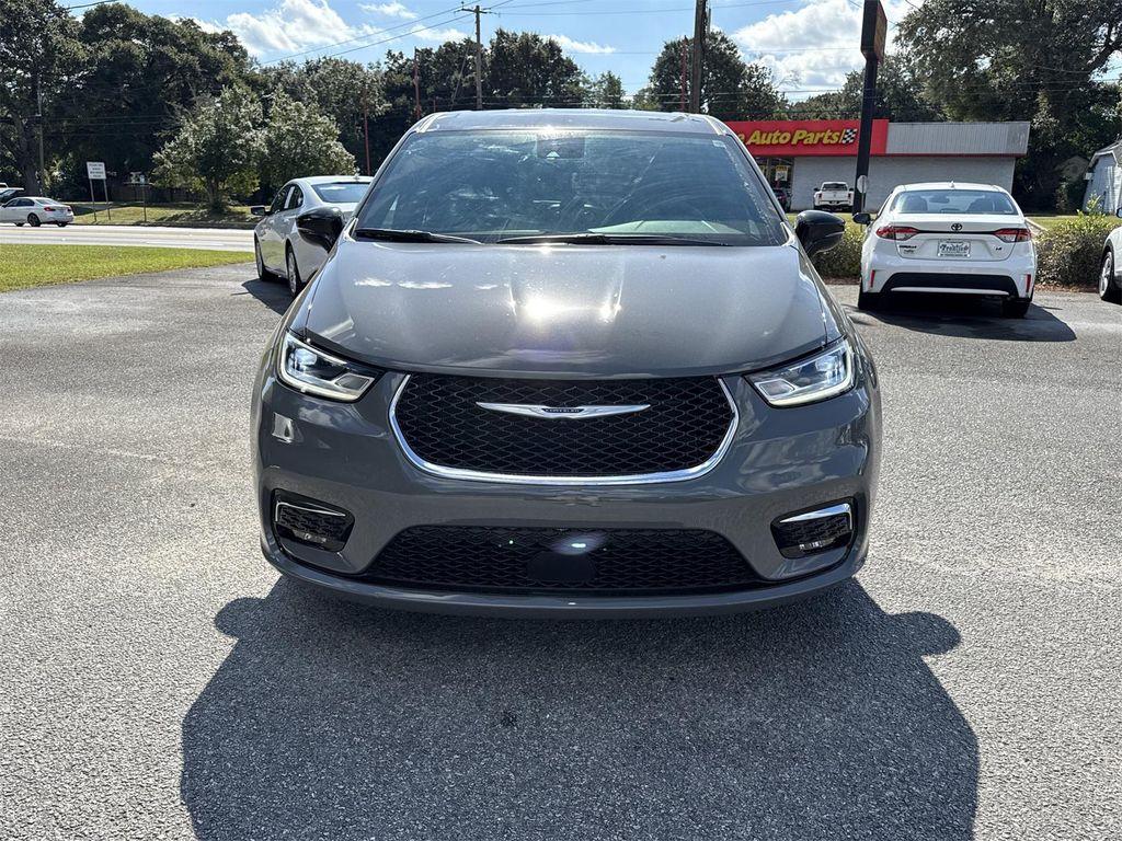 used 2025 Chrysler Pacifica car, priced at $36,900