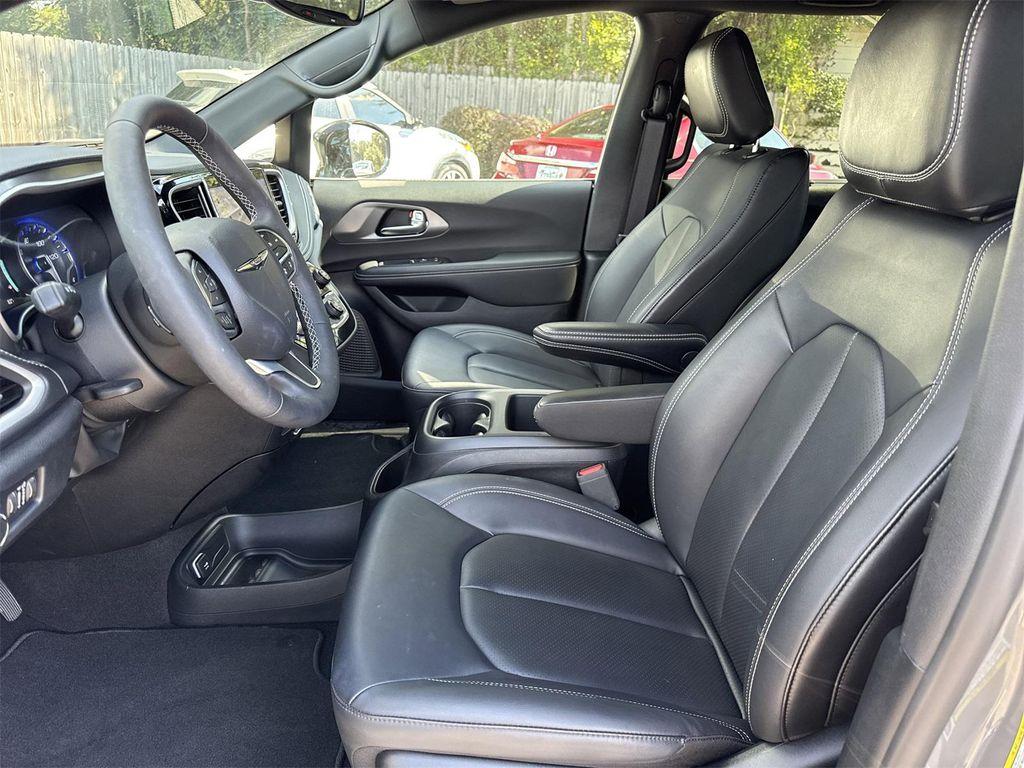 used 2025 Chrysler Pacifica car, priced at $36,900