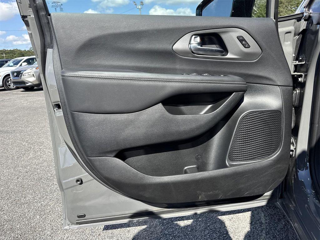 used 2025 Chrysler Pacifica car, priced at $36,900