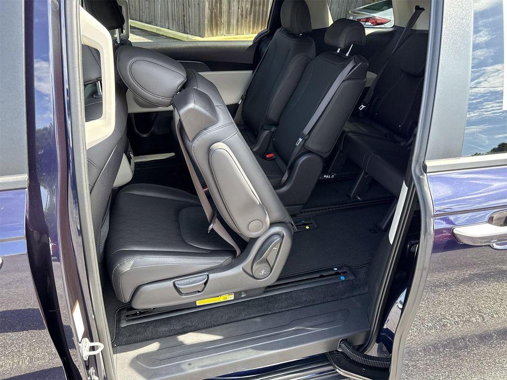 used 2024 Kia Carnival car, priced at $34,900