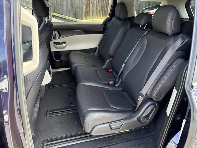 used 2024 Kia Carnival car, priced at $34,900