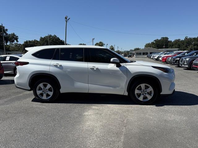 used 2022 Toyota Highlander car, priced at $32,500