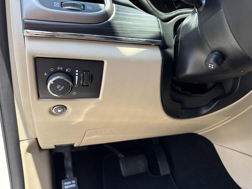 used 2021 Jeep Grand Cherokee car, priced at $23,900