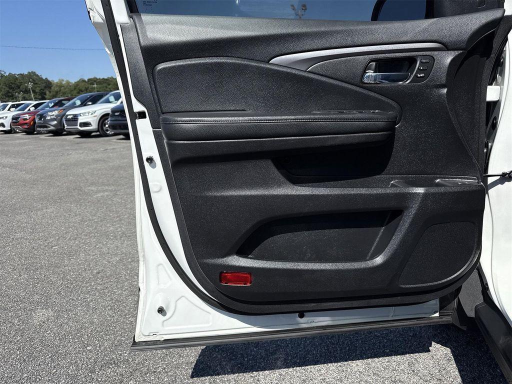 used 2021 Honda Pilot car, priced at $30,900