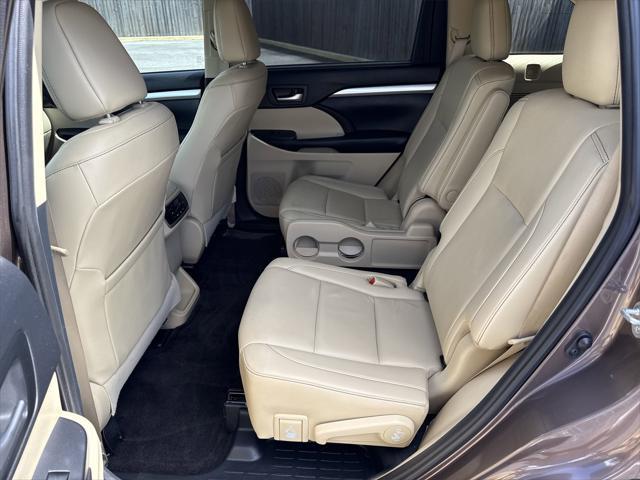 used 2019 Toyota Highlander car, priced at $29,900