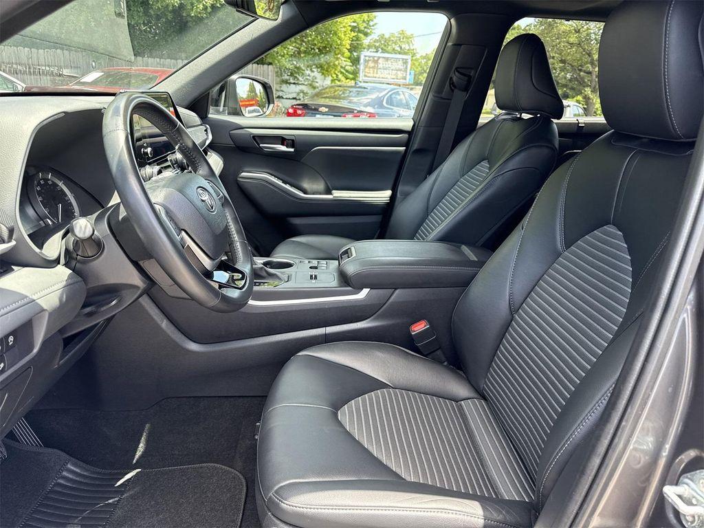 used 2024 Toyota Highlander car, priced at $40,900