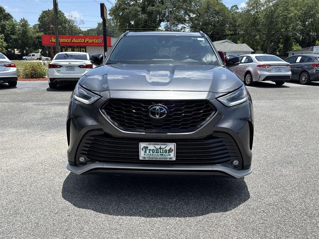 used 2024 Toyota Highlander car, priced at $40,900