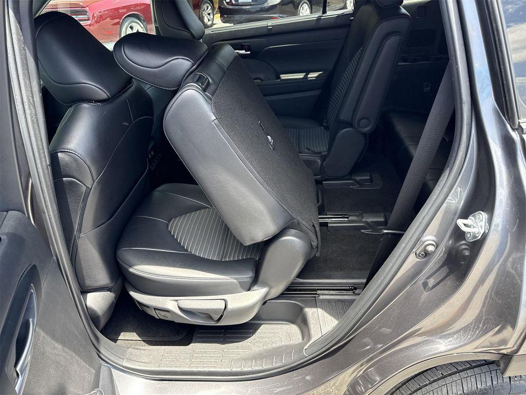 used 2024 Toyota Highlander car, priced at $40,900