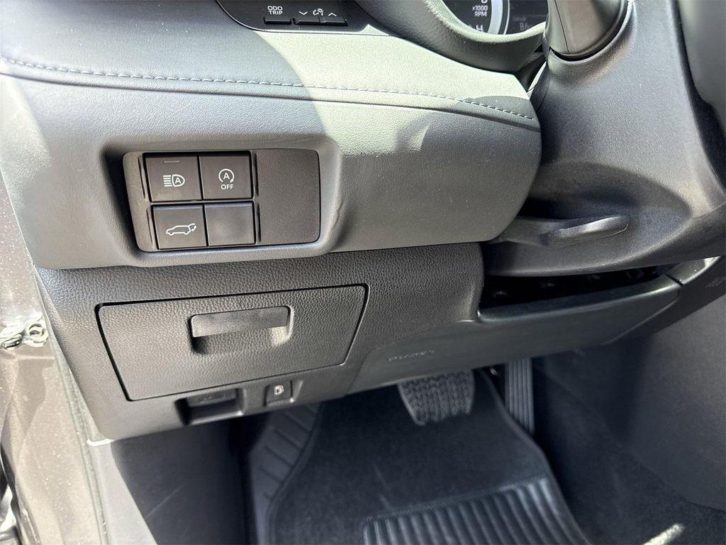 used 2024 Toyota Highlander car, priced at $40,900