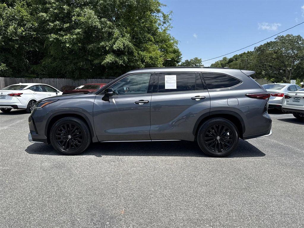 used 2024 Toyota Highlander car, priced at $40,900