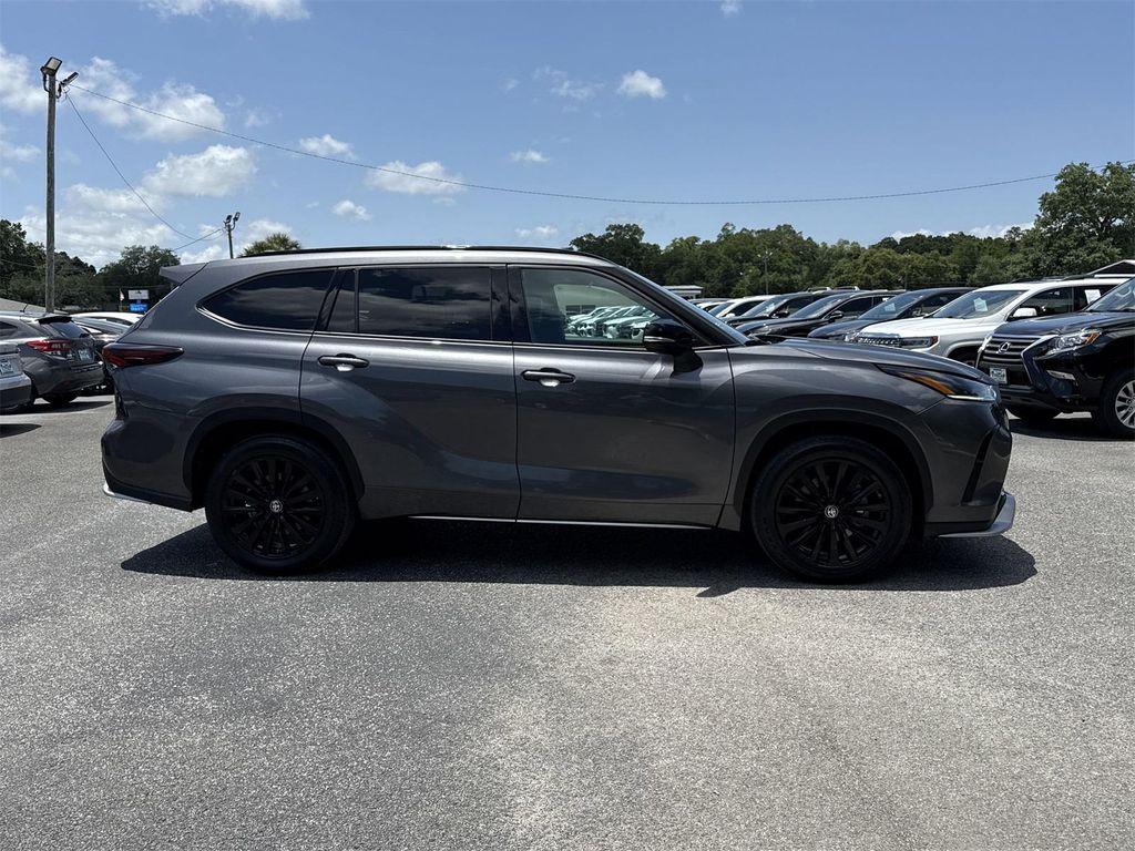 used 2024 Toyota Highlander car, priced at $40,900