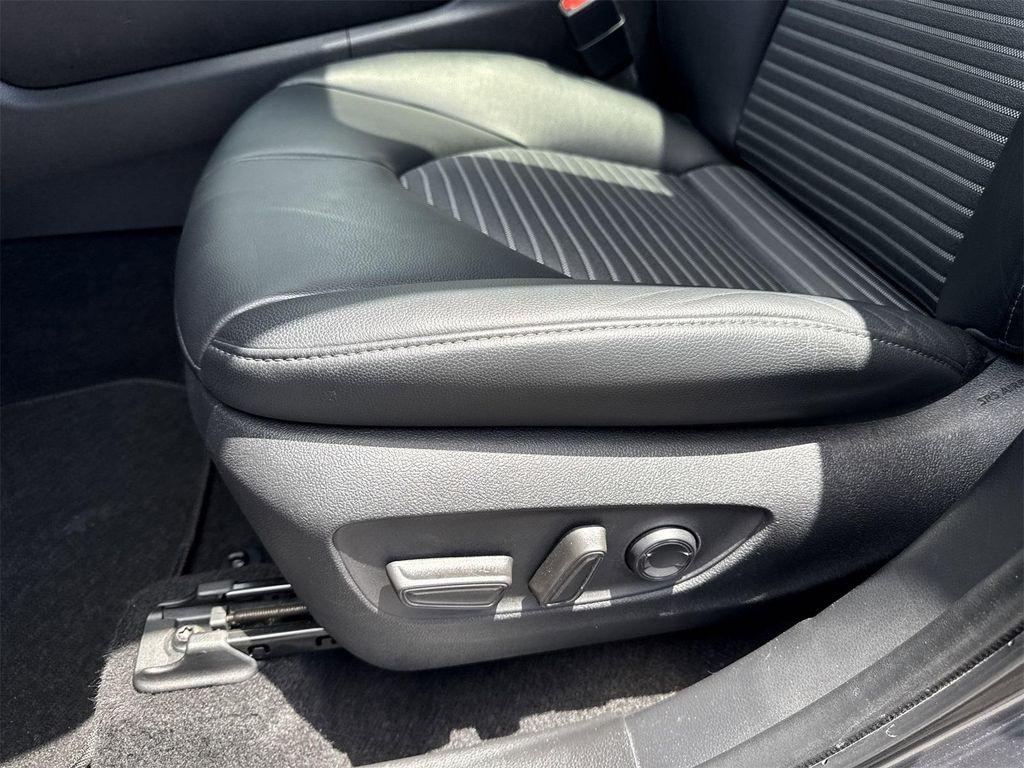 used 2024 Toyota Highlander car, priced at $40,900