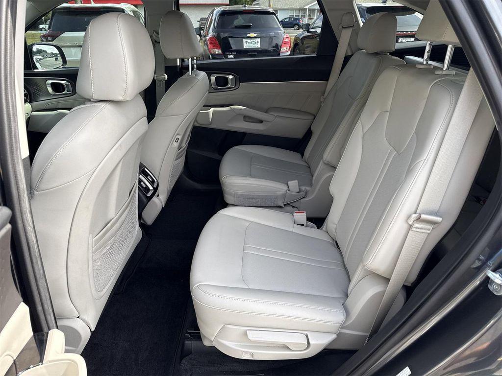 used 2022 Kia Sorento car, priced at $31,900
