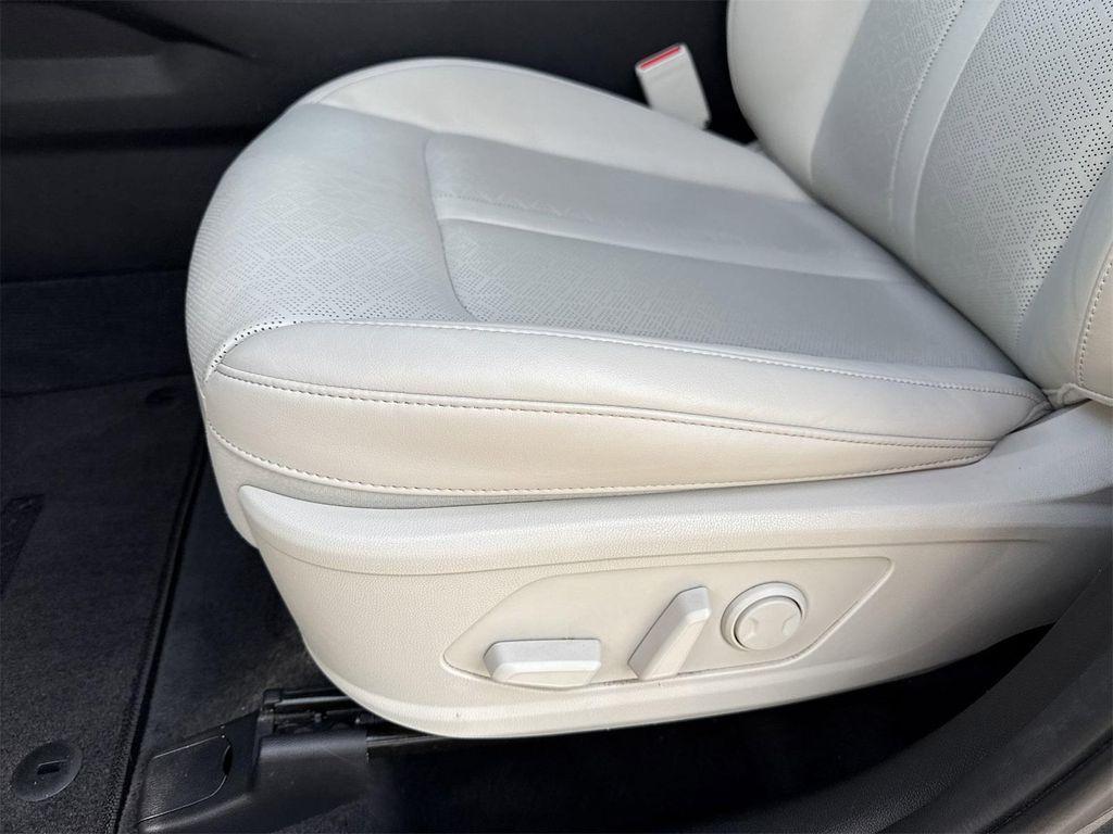 used 2022 Kia Sorento car, priced at $31,900