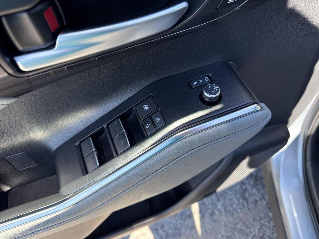 used 2023 Toyota Highlander car, priced at $42,900