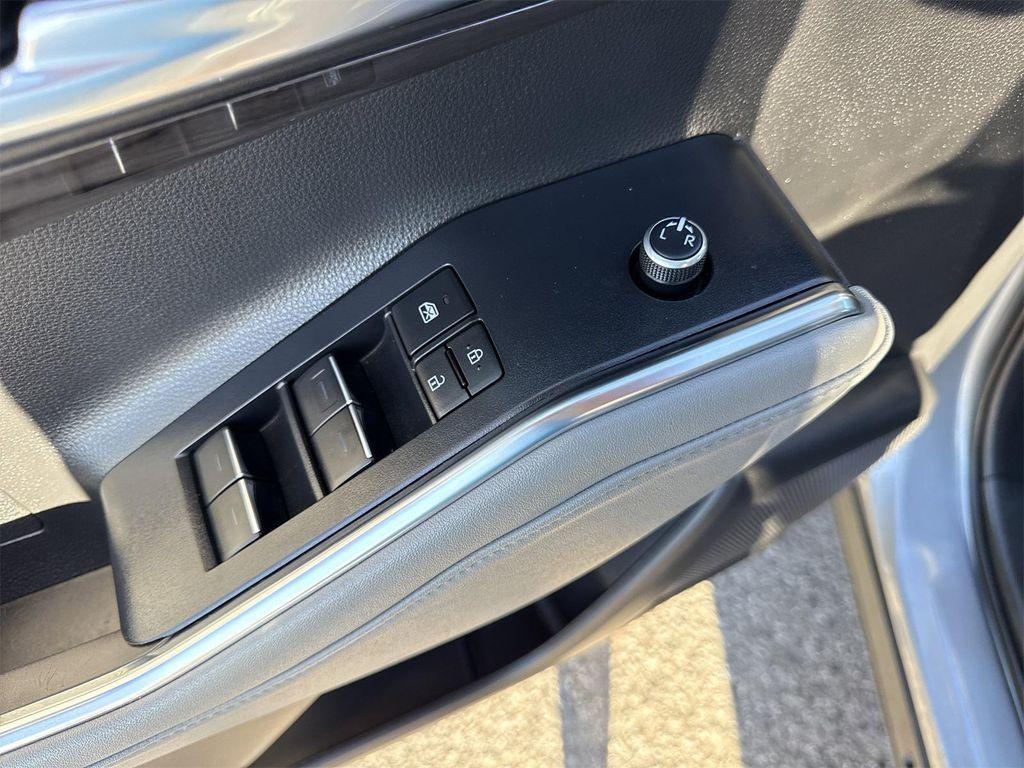 used 2022 Toyota Highlander car, priced at $39,900