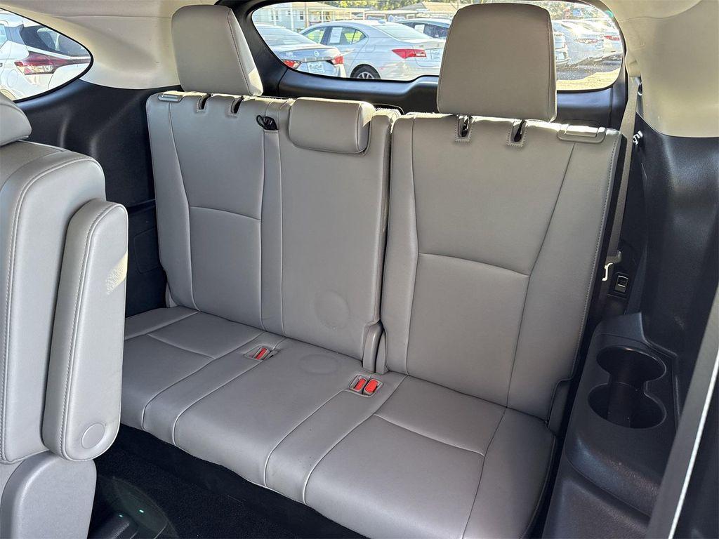 used 2022 Toyota Highlander car, priced at $39,900