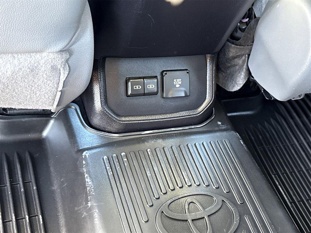 used 2022 Toyota Highlander car, priced at $39,900