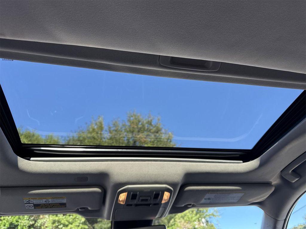 used 2022 Toyota Highlander car, priced at $39,900