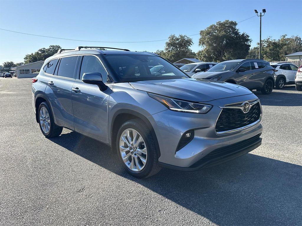 used 2022 Toyota Highlander car, priced at $39,900