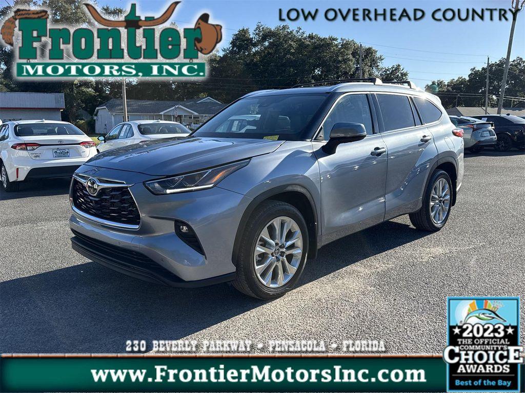 used 2022 Toyota Highlander car, priced at $39,900