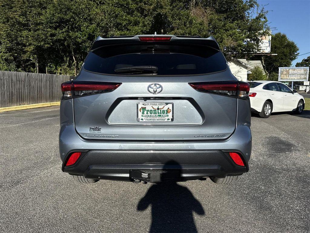 used 2022 Toyota Highlander car, priced at $39,900