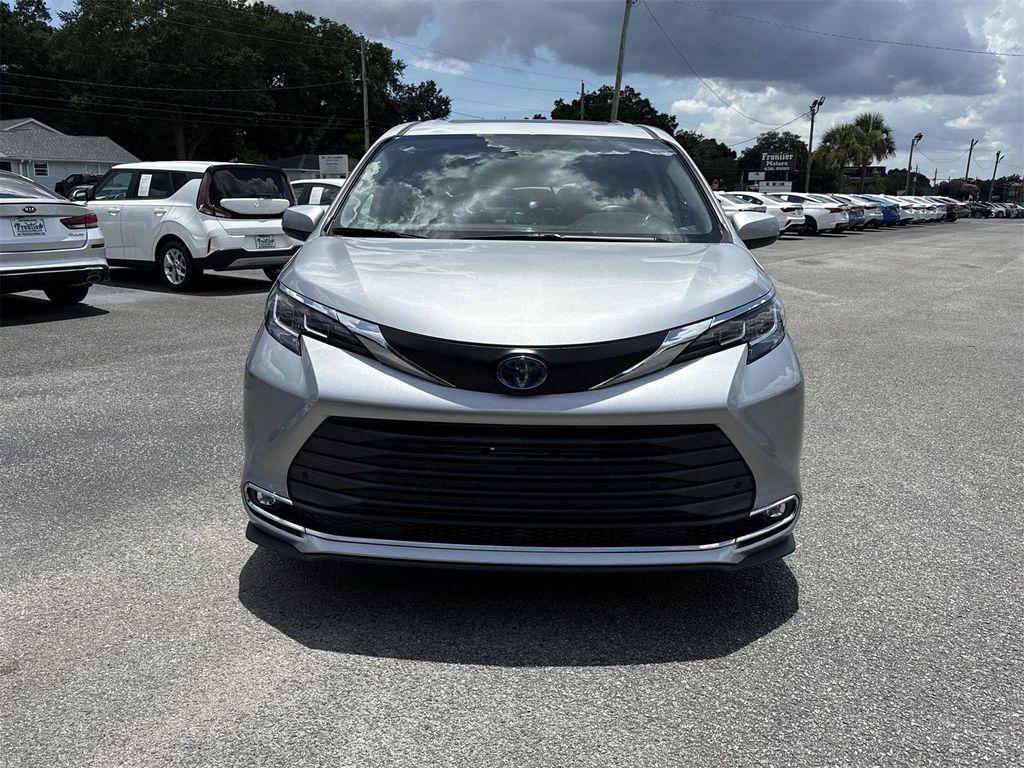 used 2022 Toyota Sienna car, priced at $40,900