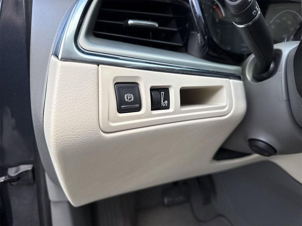 used 2021 Cadillac XT5 car, priced at $30,900