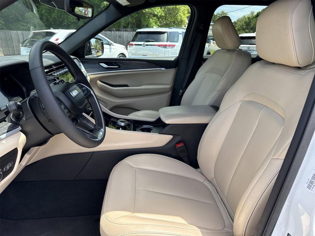 used 2024 Jeep Grand Cherokee car, priced at $38,900