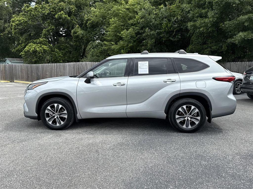used 2022 Toyota Highlander car, priced at $36,900