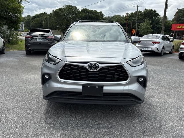 used 2022 Toyota Highlander car, priced at $39,900