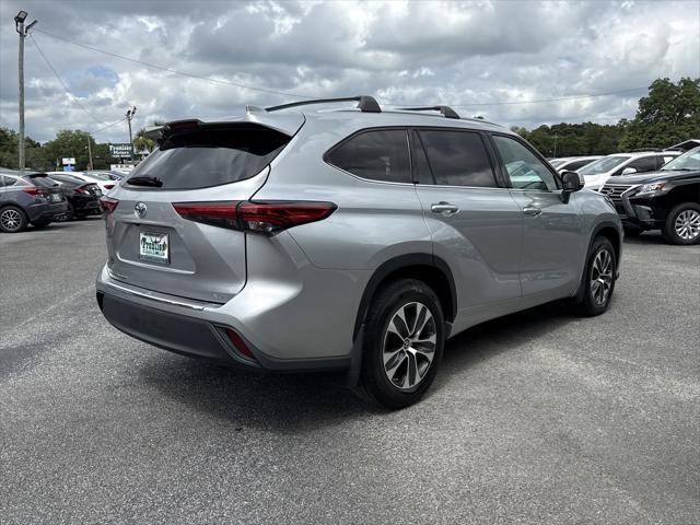 used 2022 Toyota Highlander car, priced at $39,900