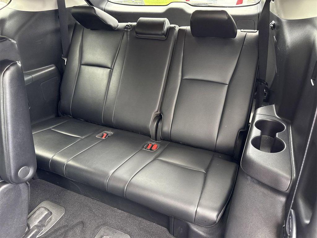 used 2022 Toyota Highlander car, priced at $36,900