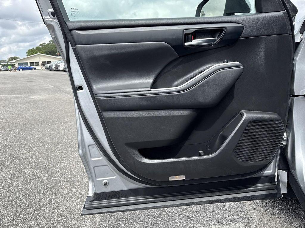 used 2022 Toyota Highlander car, priced at $36,900