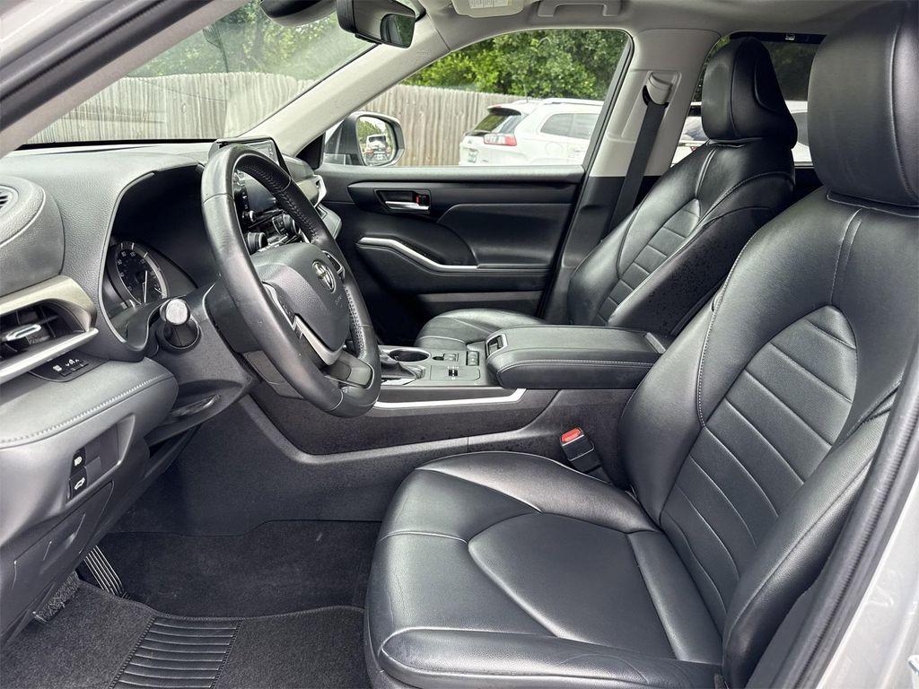 used 2022 Toyota Highlander car, priced at $36,900