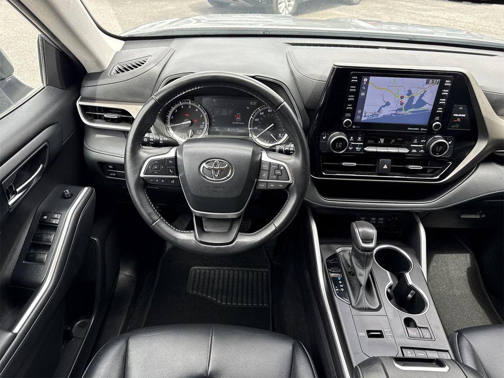 used 2022 Toyota Highlander car, priced at $36,900