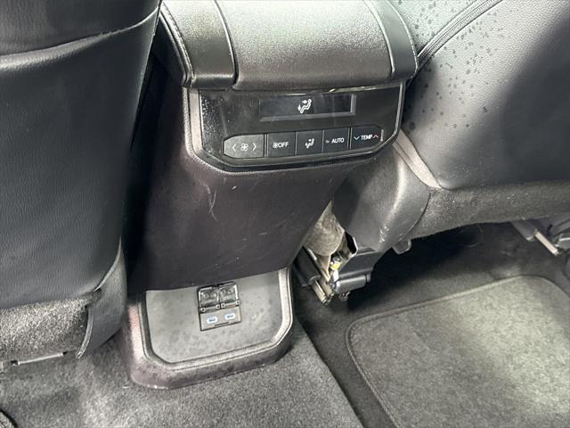used 2022 Toyota Highlander car, priced at $39,900