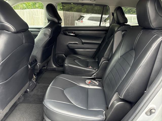 used 2022 Toyota Highlander car, priced at $39,900