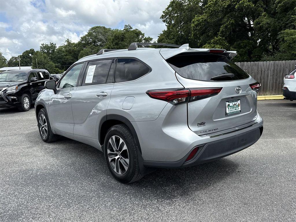 used 2022 Toyota Highlander car, priced at $36,900