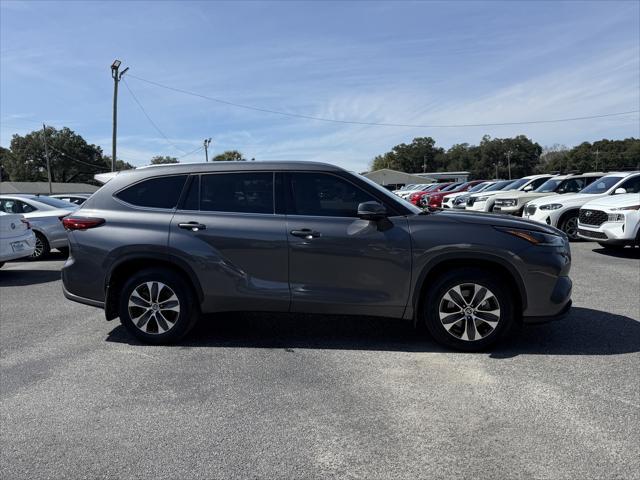 used 2021 Toyota Highlander car, priced at $35,900